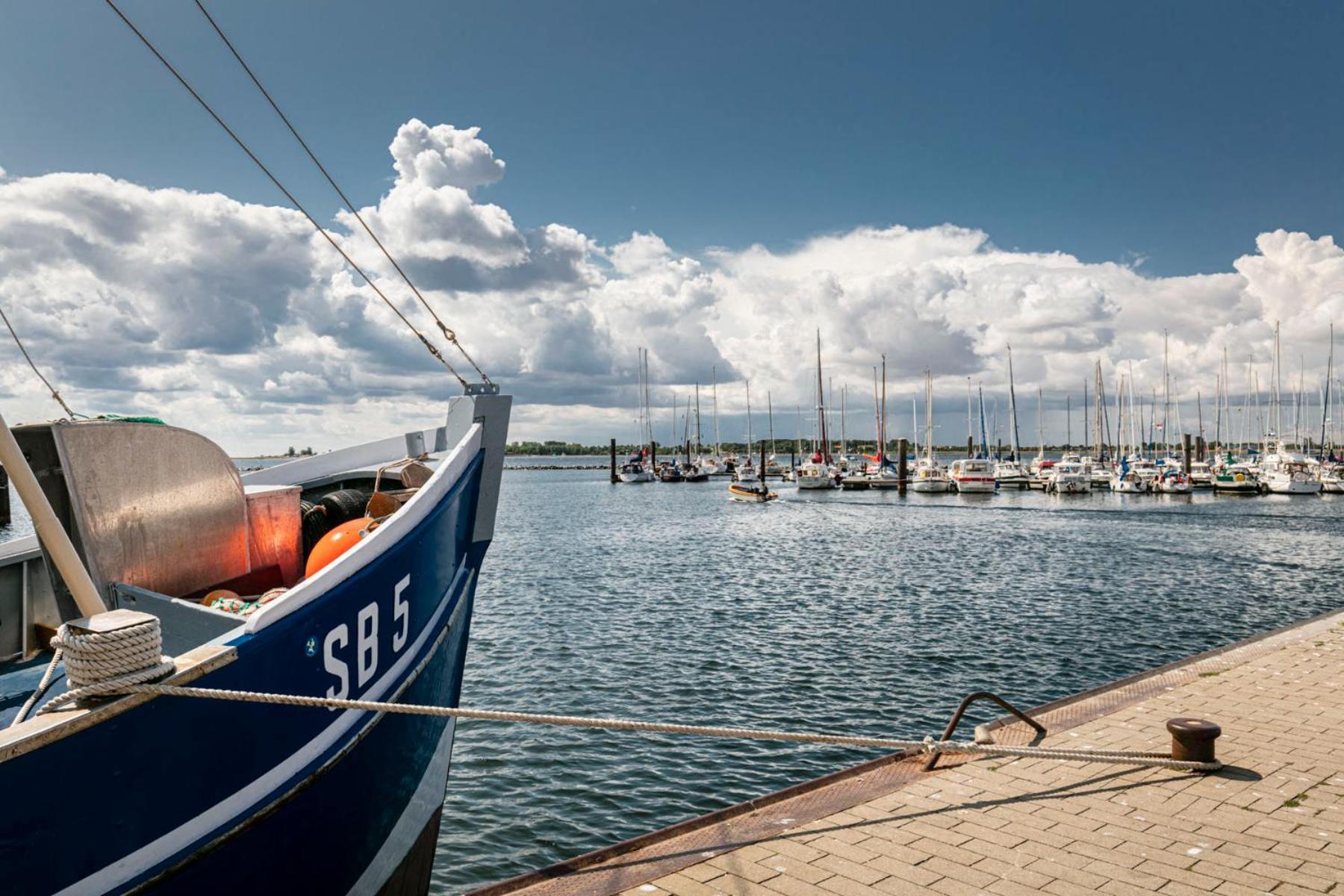 Hausboot Isa-bella Botel Burg (Dithmarschen)